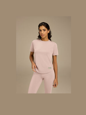 THE GIVING MOVEMENT WOMENS SOFTSKIN CURVED HEM T-SHIRT