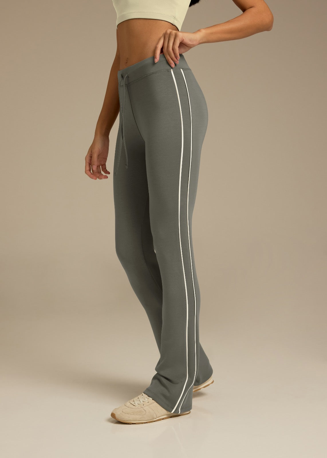 THE GIVING MOVEMENT WOMENS SCUBA SOFT 29 INCH FLARE LEG PANT