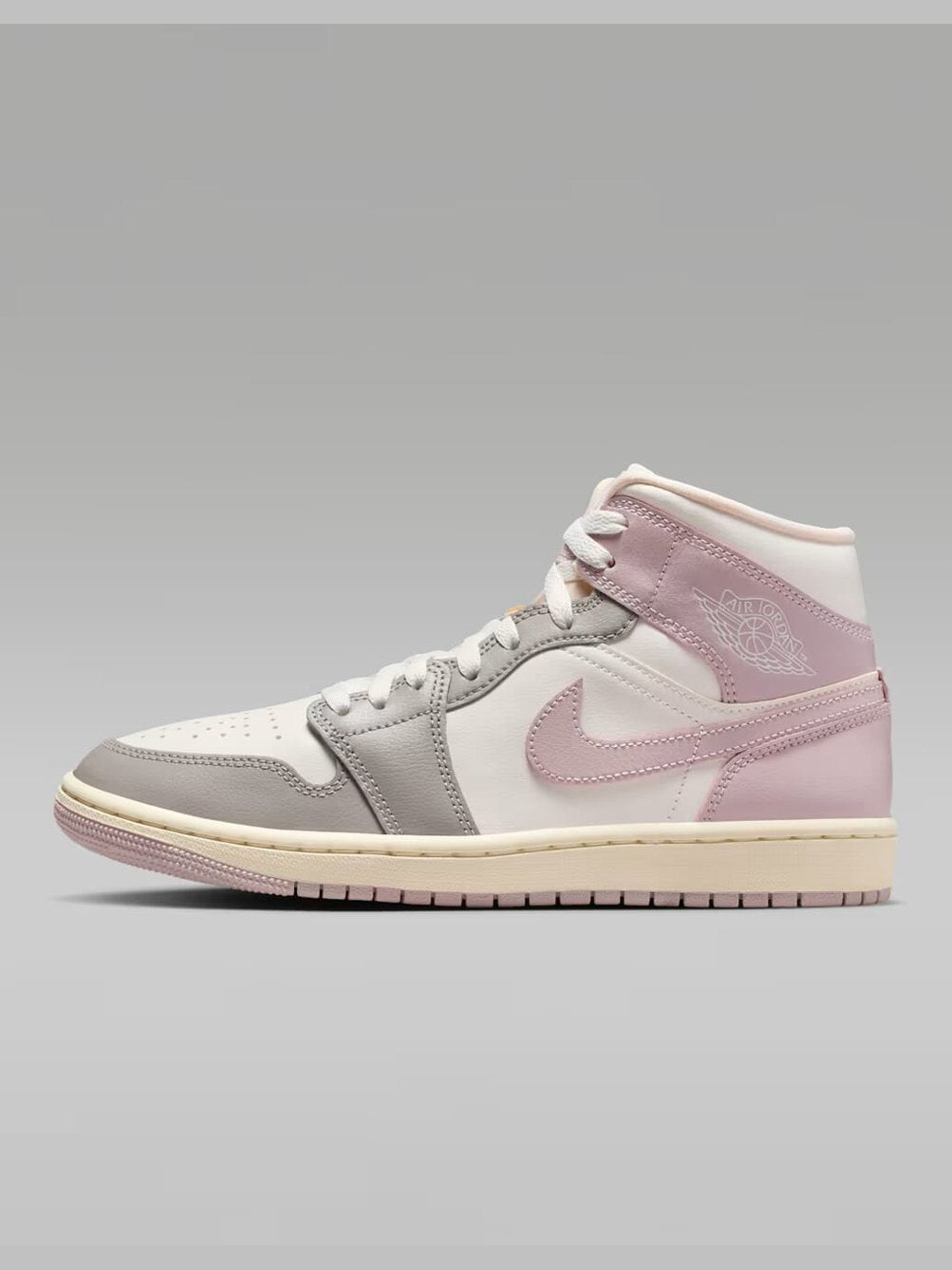 NIKE WMNS AIR JORDAN 1 MID