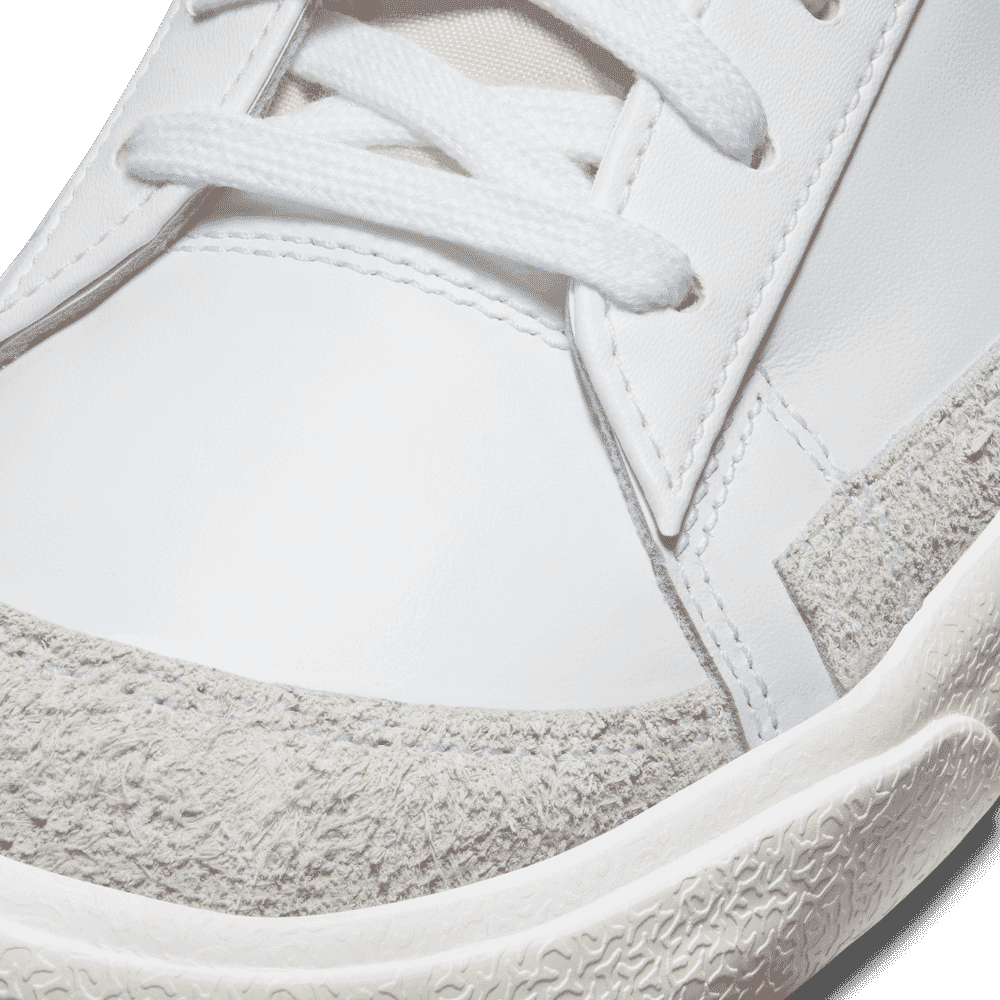 NIKE BLAZER LOW '77 ESS