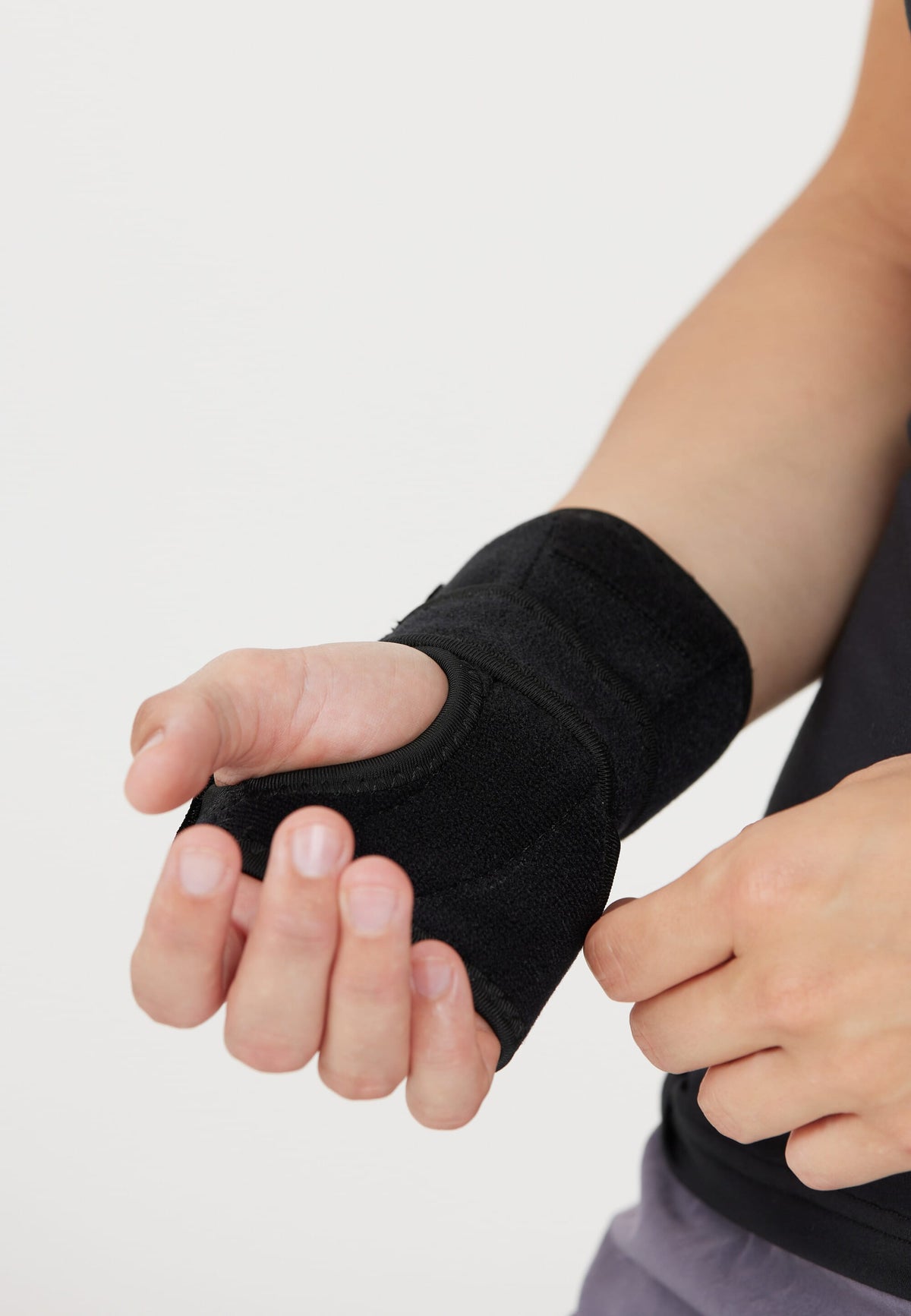 ENDURANCE PROTECH WRIST SUPPORT W/ JOINTS (RIGHT HAND)