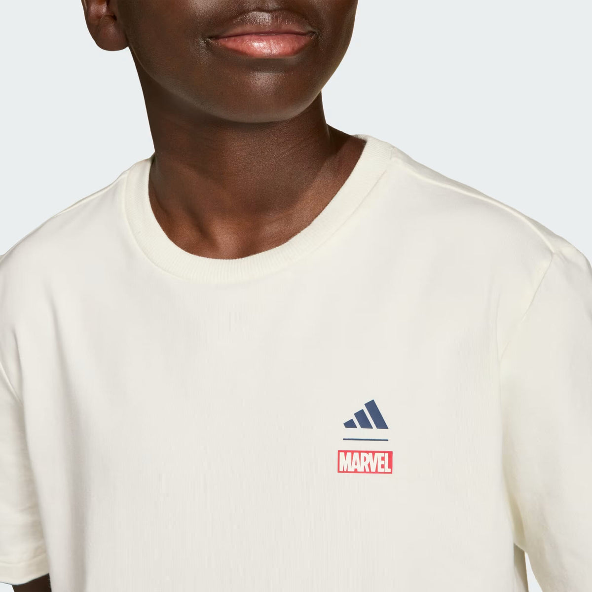 ADIDAS J MRVL SM GFX T OWHITE/DKBLUE