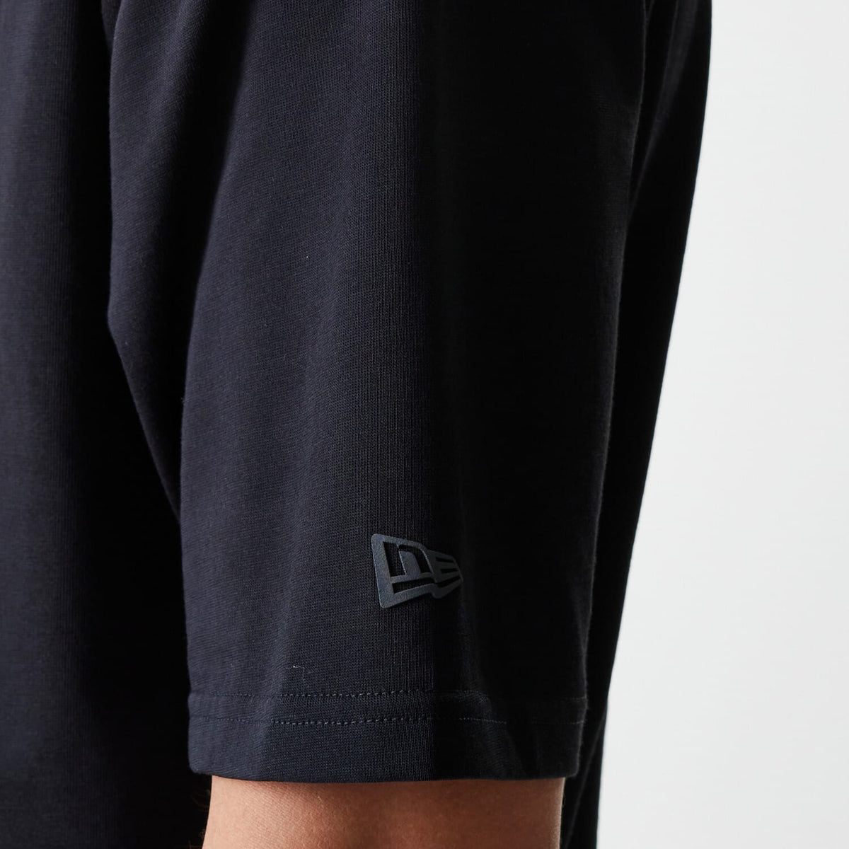 NEW ERA NE TECH OS TEE NEWERA  BLK