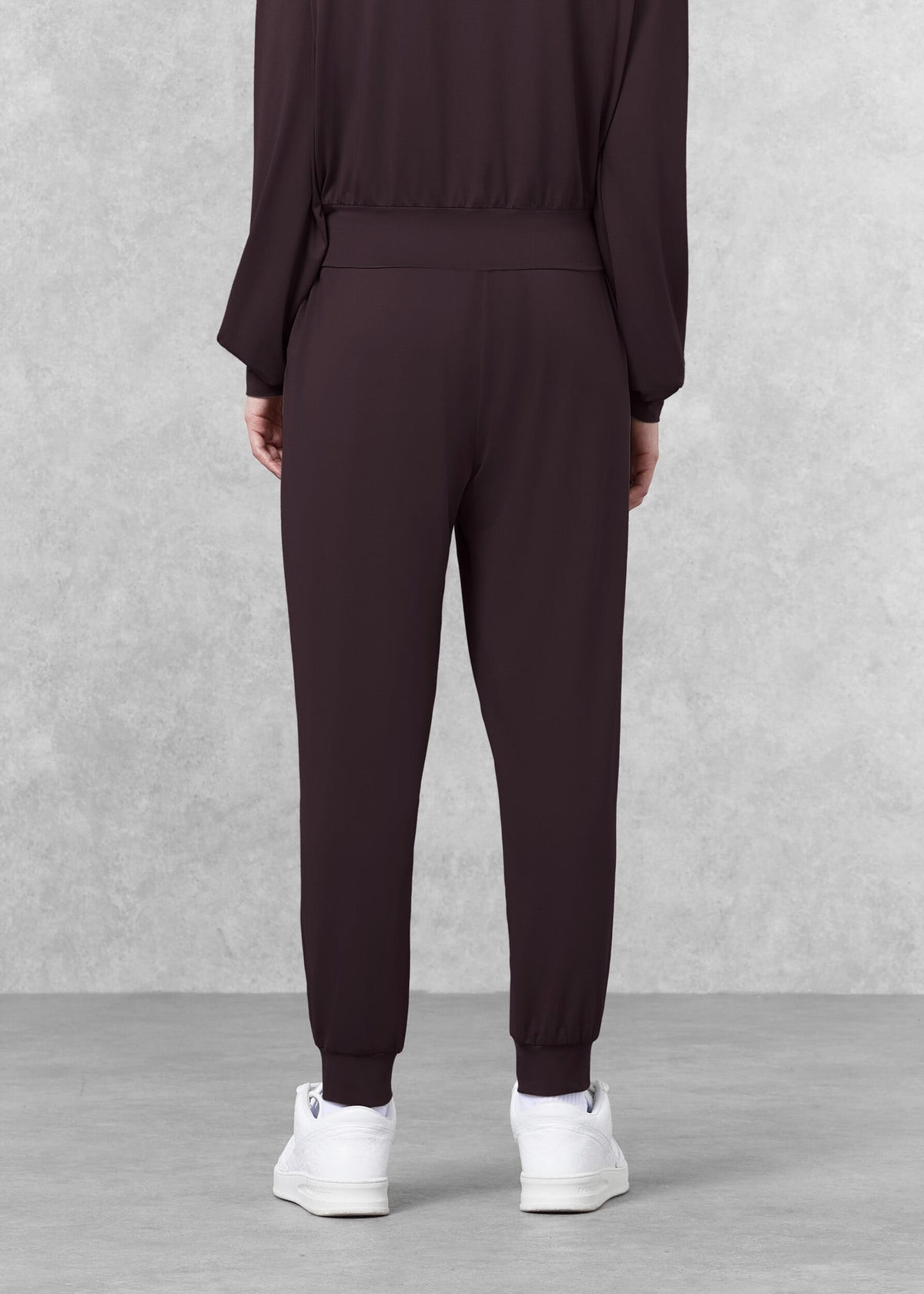 THE GIVING MOVEMENT LIGHTWEIGHT SLIM FIT 29.5 INCH JOGGER