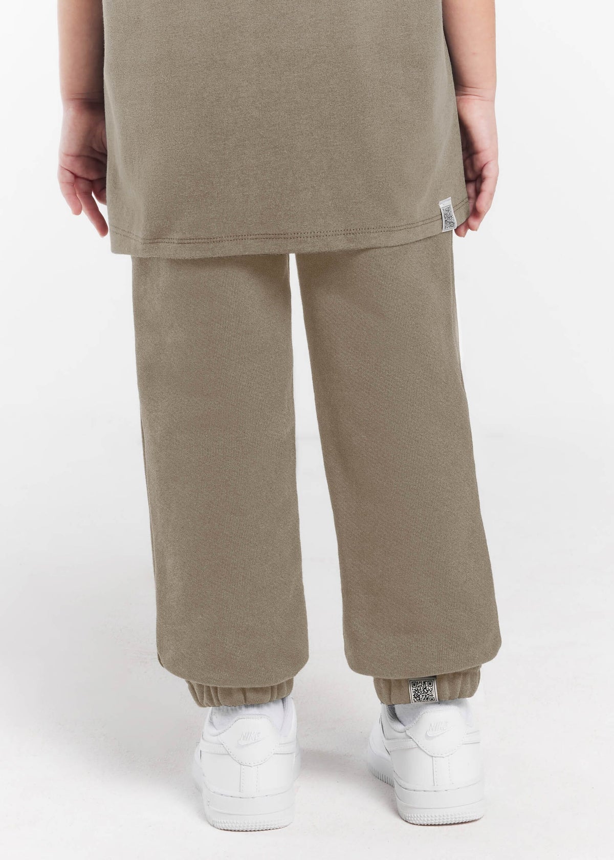 THE GIVING MOVEMENT KIDS JOGGER
