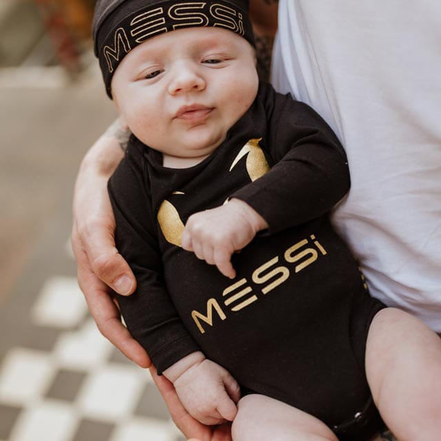 VG X MESSI 1 PCE BABYSUIT LS + HAT + BOOTIES