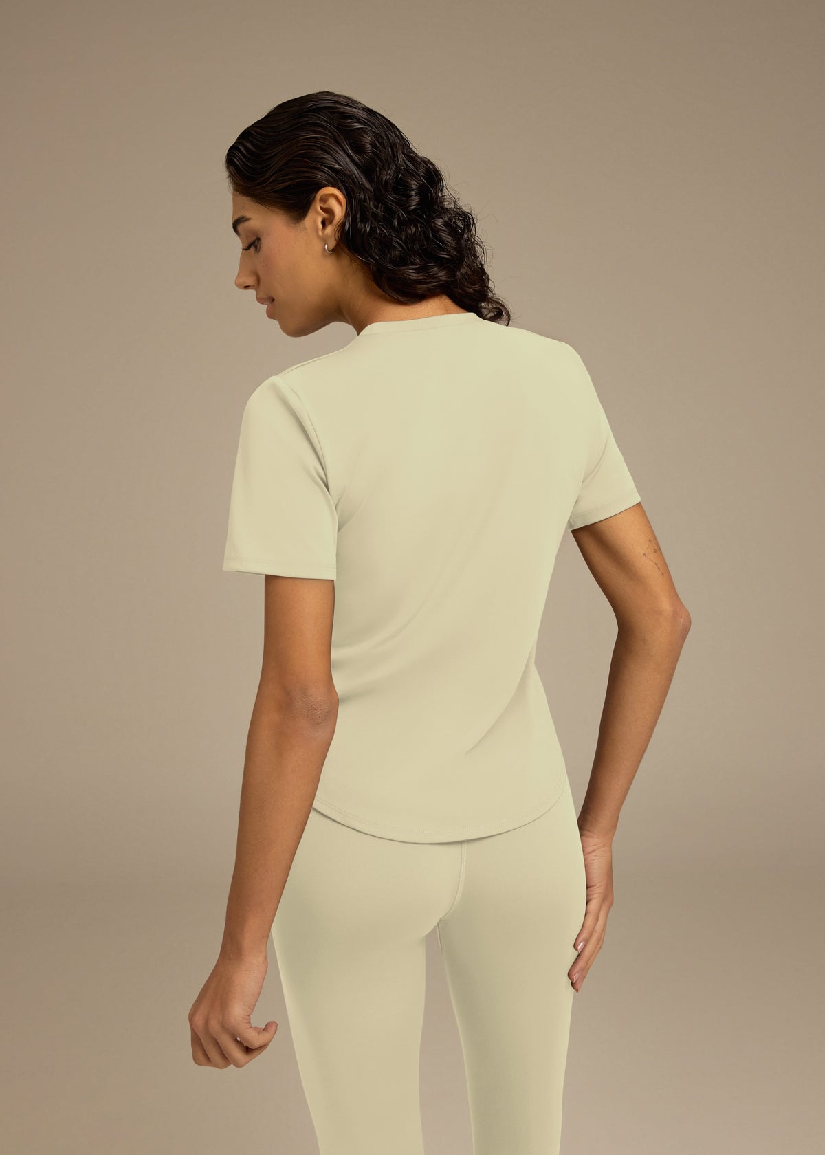 THE GIVING MOVEMENT WOMENS SOFTSKIN CURVED HEM T-SHIRT