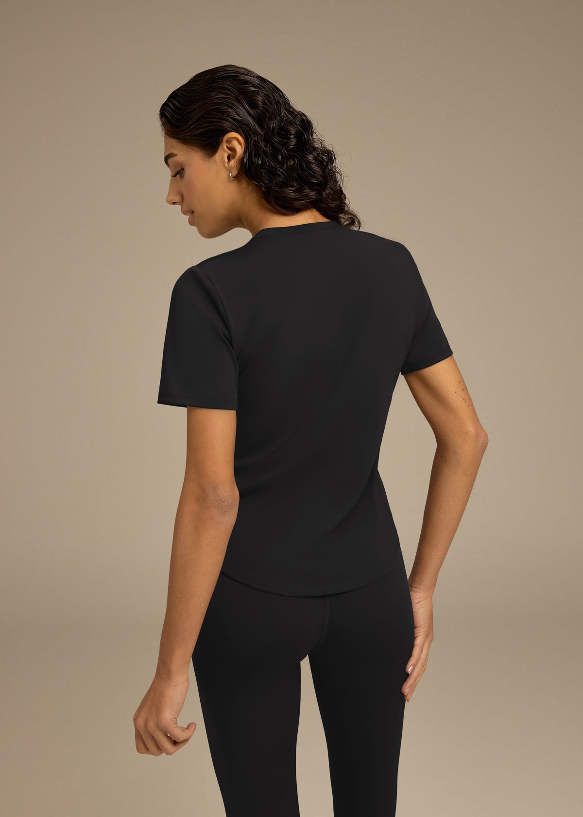 THE GIVING MOVEMENT WOMENS SOFTSKIN CURVED HEM T-SHIRT