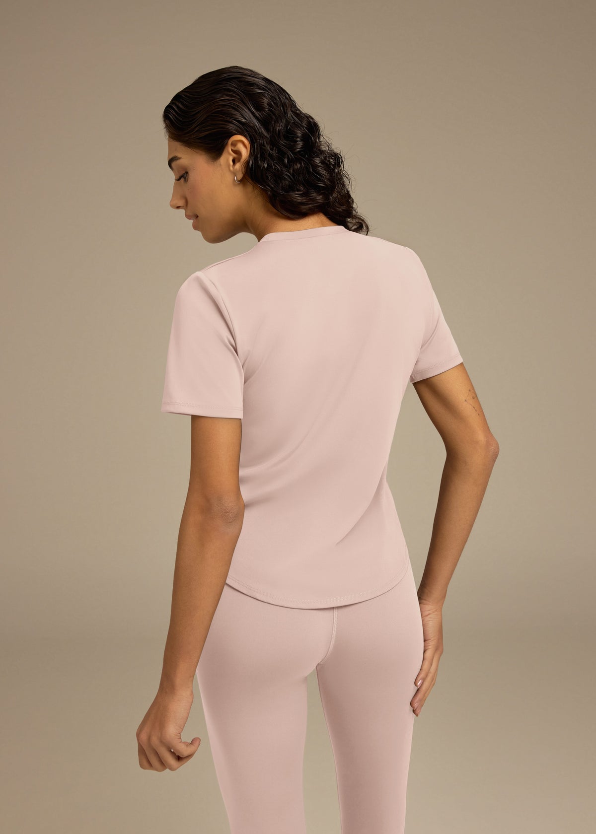 THE GIVING MOVEMENT WOMENS SOFTSKIN CURVED HEM T-SHIRT