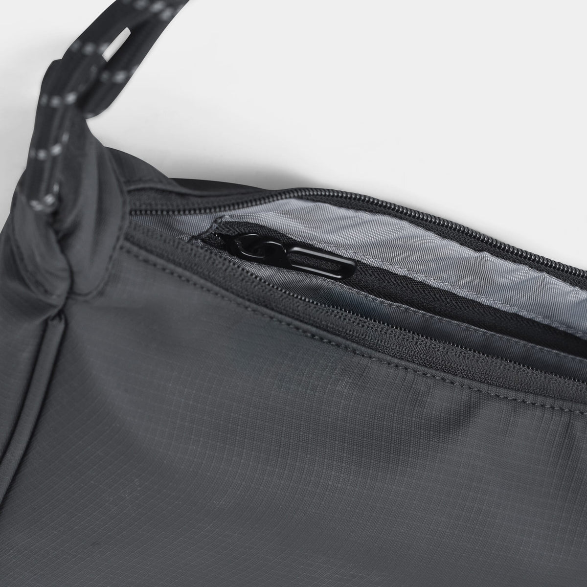 SQUATWOLF CROSS BODY BAG