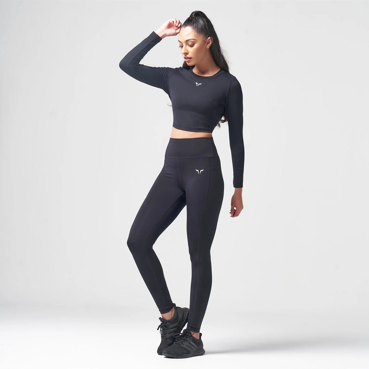 SQUATWOLF ESSENTIAL FULL SLEEVES CROP TOP