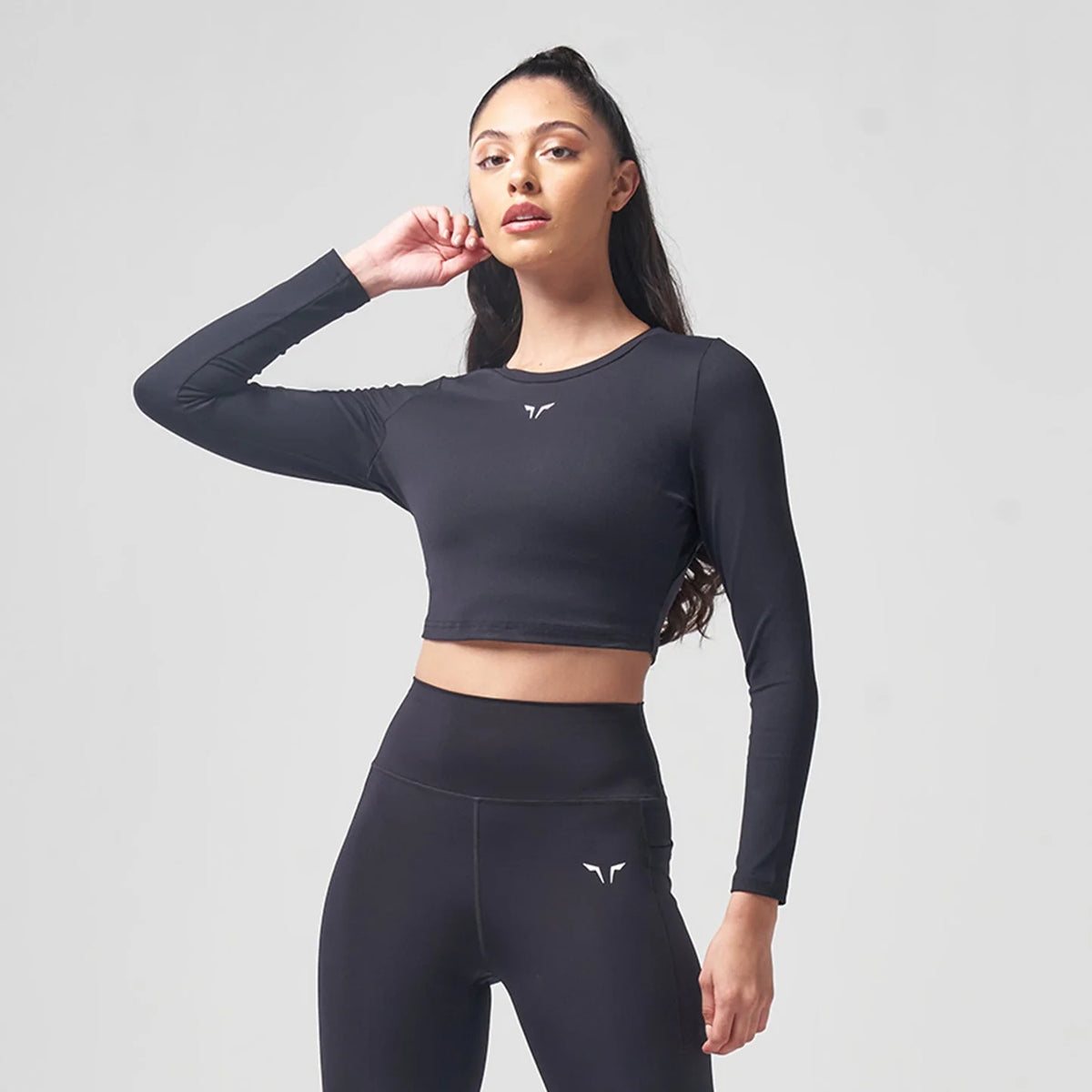 SQUATWOLF ESSENTIAL FULL SLEEVES CROP TOP